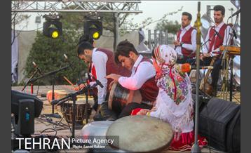 اجرای گروه موسیقی کوکری در برج میلاد تهران 28