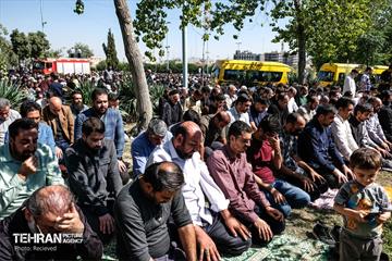 در حاشیه نماز جمعه تهران به امامت رهبر انقلاب 27