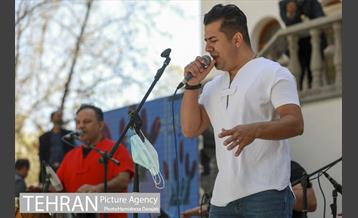 اجرای گروه موسیقی فانوس در باغ فردوس 8