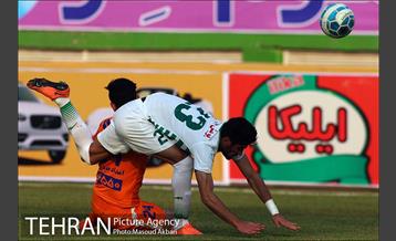 دیدار تیم های فوتبال سایپا تهران و ذوب آهن اصفهان