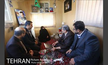 زیارت شهردار تهران از قبور شهدای دفاع مقدس 15