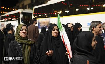 آیین بدرقه زائر اولی‌ها به‌ سوی عتبات عالیات در میدان انقلاب 31