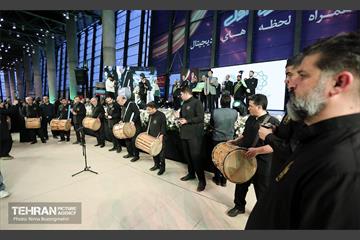 اهتزاز پرچم سبز رضوی بر فراز برج پرچم ایران 7