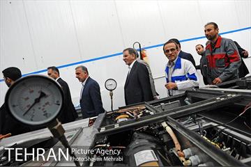 بازدید معاون اول رئیس جمهور به همراه شهردار تهران از کارخانه واگن‌سازی تهران 33