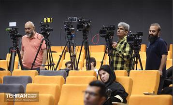 نشست خبری رویداد بین‌المللی طراحی کارتون، کاریکاتور و پوستر «هولوساید ۲۰۲۴» 13