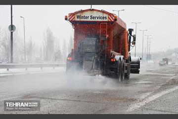 عملیات برف‌روبی در منطقه چهار