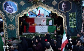 تشییع پیکر ۱۰۰ شهید مردمی و مدافع امنیت در تهران 3