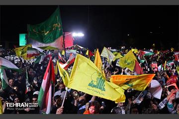 شادی مردم تهران پس از حمله موشکی ایران 30