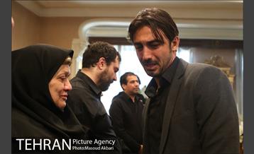 حضور بازیکنان و مربیان تیم استقلال در منزل مرحوم پورحیدری‎ 11