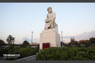 رونمایی از تندیس مولانا در میدان محمدیه 35
