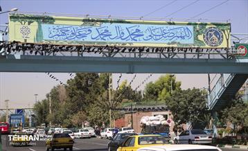 اکران نماپرچم و ابرپرچم‌های طرح حرم رضوی در باب الرضای پایتخت 11