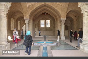 بازدید معماران از مجموعه تاریخی اتحادیه و پروژه بازآفرینی ساختمان بلدیه 37