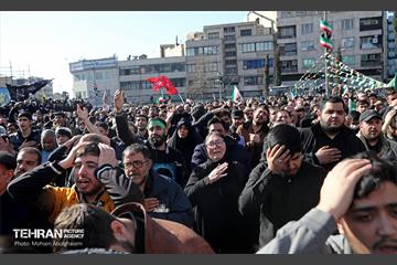 اجتماع مردم تهران در پی شهادت رهبر انقلاب - 2 44