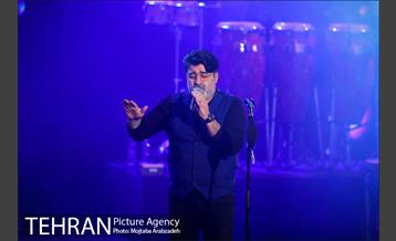 کنسرت آنلاین مهدی یغمایی 6