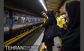 پرفورمنس داوران فوتبال در ایستگاه هفت تیر 18