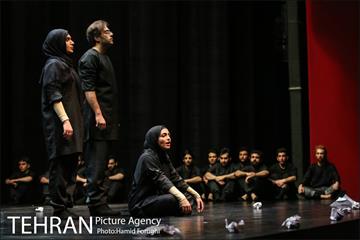 نمایش "من" در پردیس تئاتر تهران (خاوران) 29