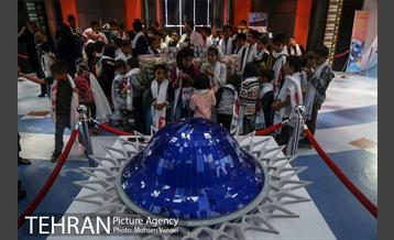 بازدید کودکان کار از آسمان نمای گنبد مینا 10