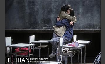 نمایش «است» 15