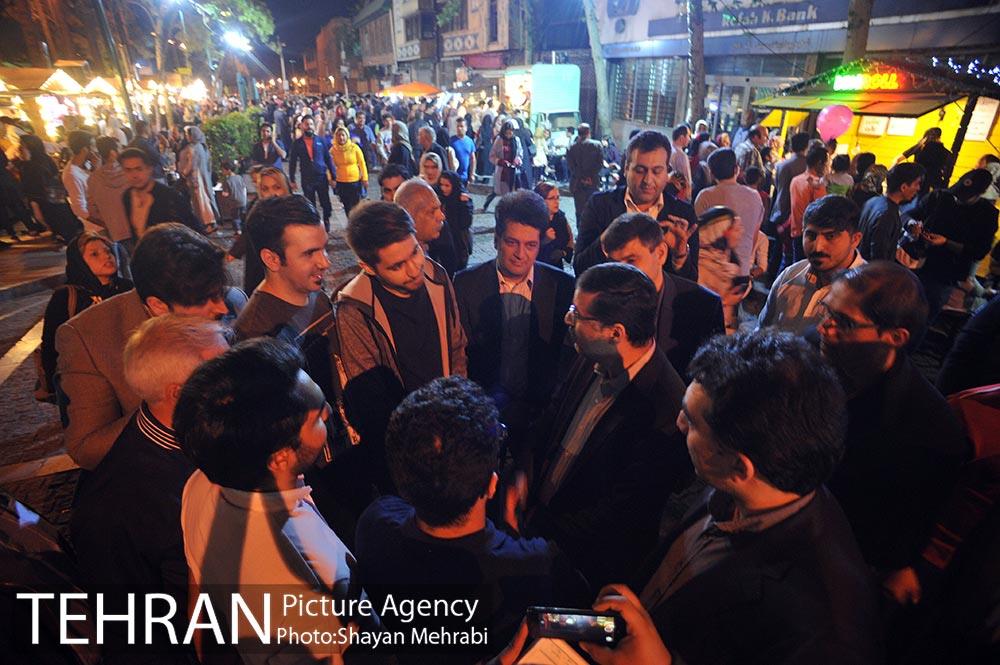 سرپرست شهرداری تهران و رئیس مرکز ارتباطات و امور بین الملل شهرداری تهران در بازدید از فعالیت‌های شبانه شهرداری و زندگی شبانه مردم تهران 11