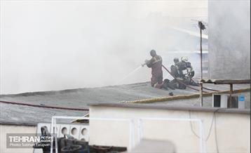 آتش‌سوزی انبار چسب در بازار تهران 20