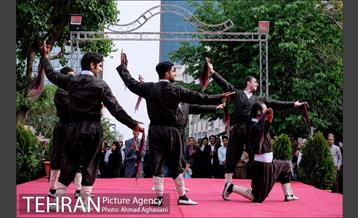 "رقص کردی" در جشن خانه تئاتر 9