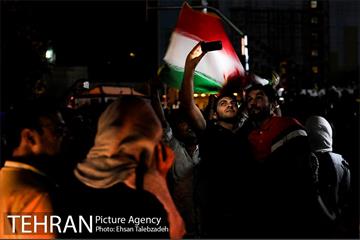 شادی مردم تهران پس از صعود تیم ملی فوتبال به جام جهانی 11