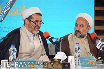 نشست گفتگو و بررسی کتاب تقاطع انقلاب  15