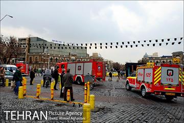 ادای احترام تهرانی ها به شهدای آتش نشان پلاسکو 2