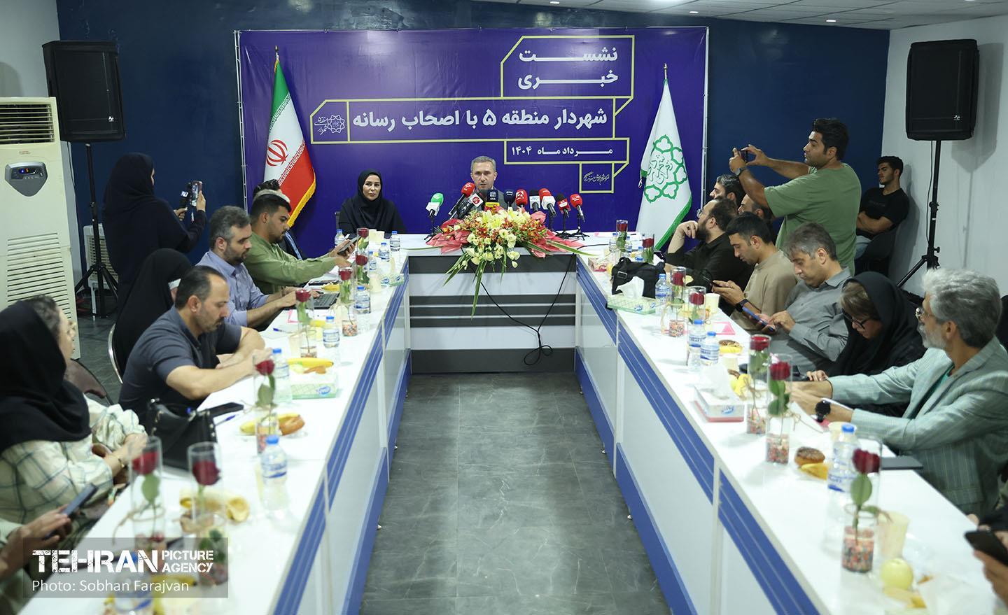 نشست خبری شهردار منطقه 5 12