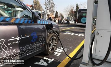 افتتاح ۳ ایستگاه شارژبرقی و رونمایی از تاکسی برخط 5