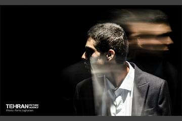 نمایش «تن‌ها» 9