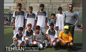 دیدار دوستانه بین پیشکسوتان پرسپولیس-استقلال با کودکان کار 3