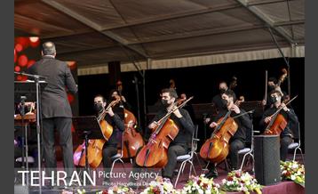 اجرای کنسرت سالار عقیلی در باغ کتاب 8