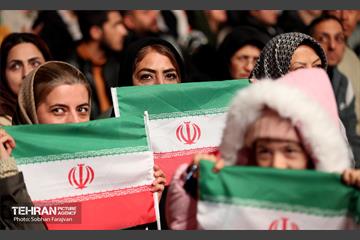 رویداد «شب ایران» در میدان انقلاب اسلامی 35