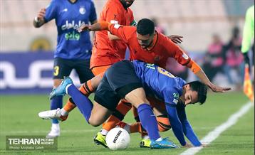دیدار تیم های فوتبال استقلال تهران و مس کرمان 12
