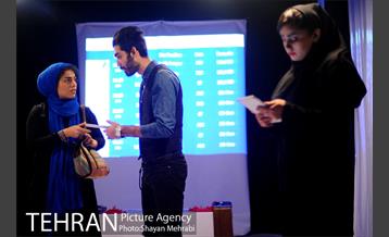 نمایش "او فقط خسته بود" 2