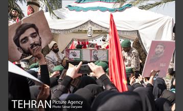 تشییع پیکر مطهر شهید محسن حججی 9