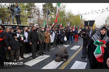 تشییع پیکر ۱۰۰ شهید مردمی و مدافع امنیت در تهران - 1 56