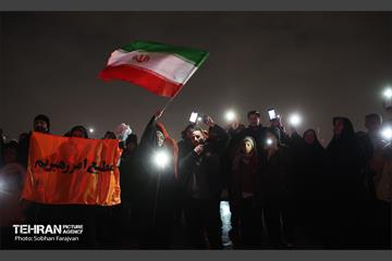 نورافشانی جشن پیروزی انقلاب اسلامی در میدان آزادی 2