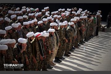 اقامه نماز بر پیکر آقای شهید ایران - 3 11