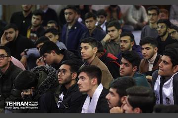 نشست صمیمانه شهردار تهران با دانش آموزان بسیجی سراسر کشور 34