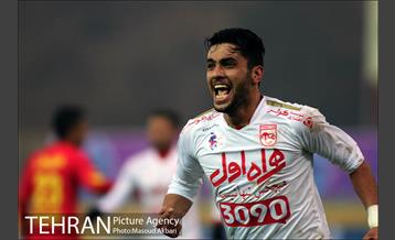 دیدار تیم های فوتبال نفت تهران و تراکتورسازی تبریز