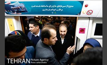 حضور شهردار تهران در راهپیمایی با مترو 20