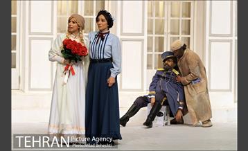 نمایش سه خواهر و دیگران‎ 12