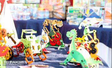 پنجره‌ای رو به آسمان آبی در منطقه 3 28