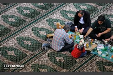 ضیافت افطاری در حرم عبدالعظیم حسنی(ع) 5
