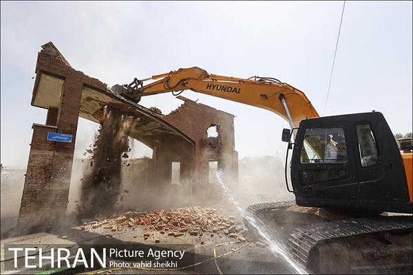 تخریب سردر پادگان جی 25