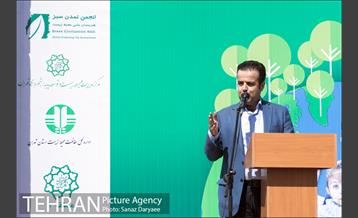 مراسم درختکاری مرکز مدیریت محیط زیست و توسعه پایدار 10