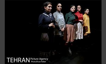 نمایش خانه‌اى در انتهاى خیابان بهار 30