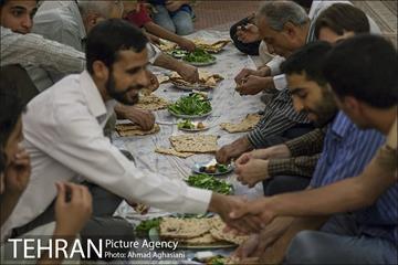 برسر سفره میهمانی خدا 12